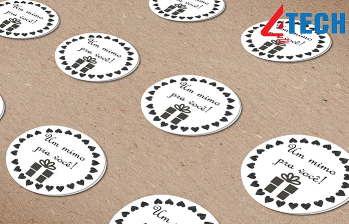 Cả hai loại decal giấy và decal nhựa được sử dụng rộng rãi trong đời sống hàng ngày