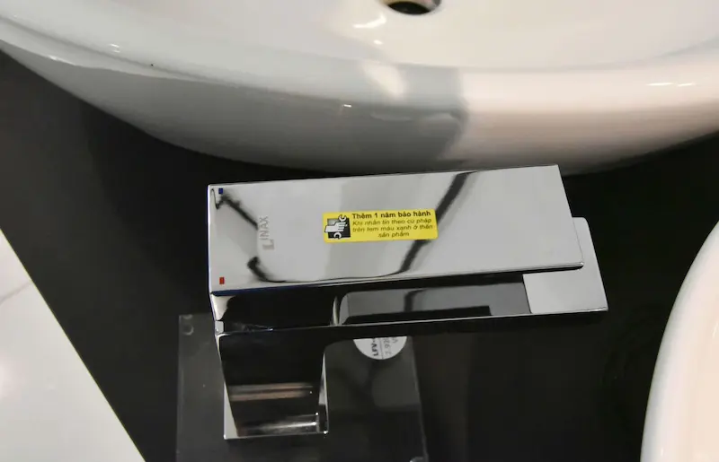 phan-biet-thiet-bi-ve-sinh-inax-that-gia-4